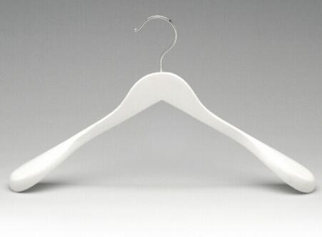 Fashionable Wooden White Extra Wide Hanger for Coats and Jackets