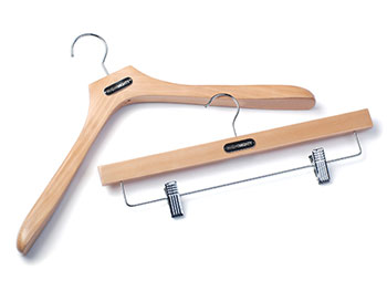 Customized LOGO plate wooden clothes hangers for boutique