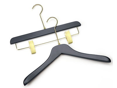 Custom Wooden Gold Hook Suit Hangers for Shop and Store
