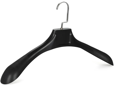 Customized logo retail high quality hangers black jacket plastic hangers for coat