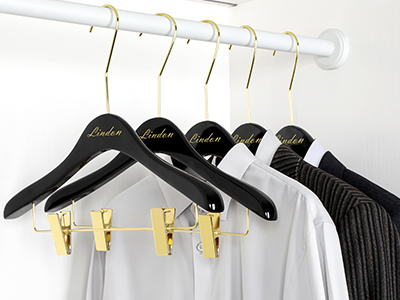 OEM/ODM Custom Logo Shine Black Boutique Hotel Wood Suit Hanger with Adjustable Gold Clips