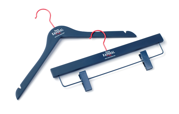 Matt Navy blue painting red hook wood hangers for garment