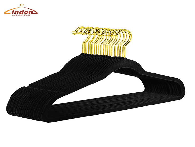 Space Saving Non Slip Black Velvet Clothes Hangers with Gold Hook ...