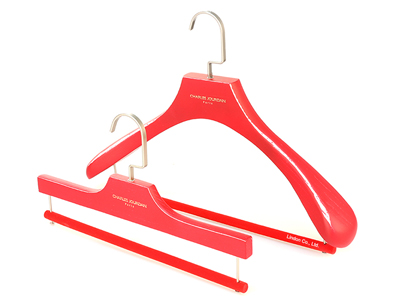  Brand Deluxe Special Finishing Red Color Custom Logo Wooden Suit Hangers