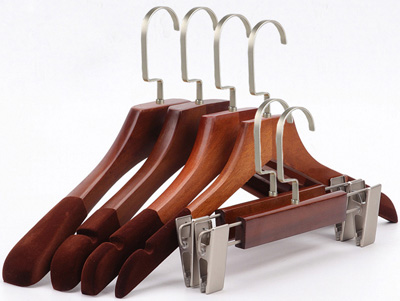  Customized High-Grade Luxury Wooden Coat Hanger with Velvet Shoulder