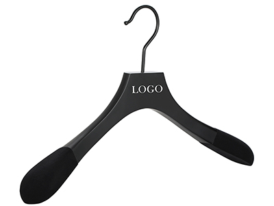  Custom black jacket hanger anti-slip flocking velvet shoulder coat hanger with logo