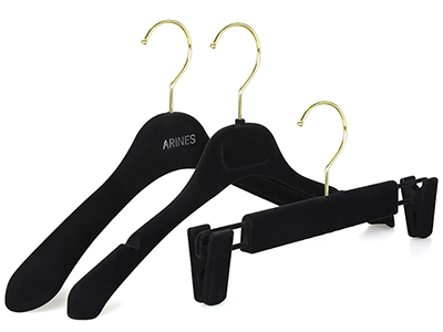 Wholesale Non Slip Black Suit Flock Hanger Custom Plastic Velvet Hangers with Logo 